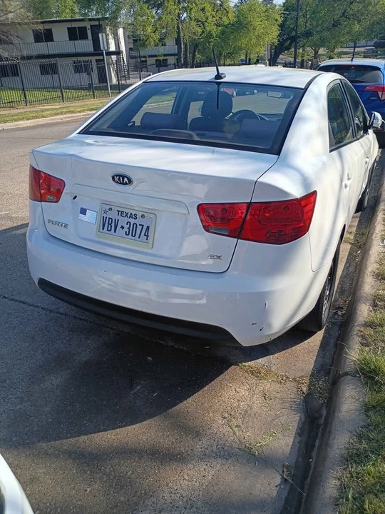 2010 Kia Forte - Image 7 of 8
