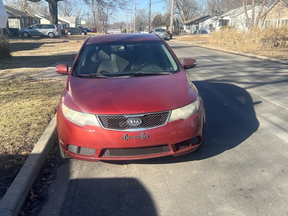 2010 Kia Forte - Image 2 of 7