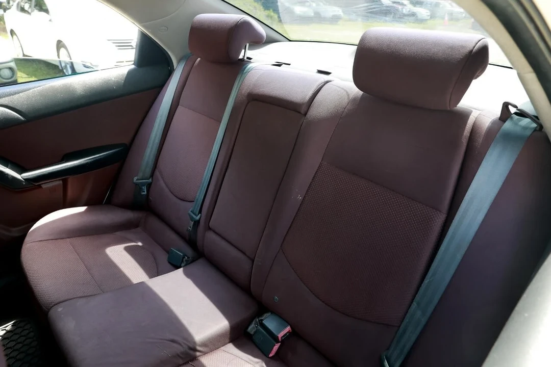 2010 Kia Forte - Image 8 of 21