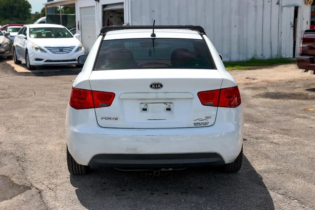 2010 Kia Forte - Image 9 of 21