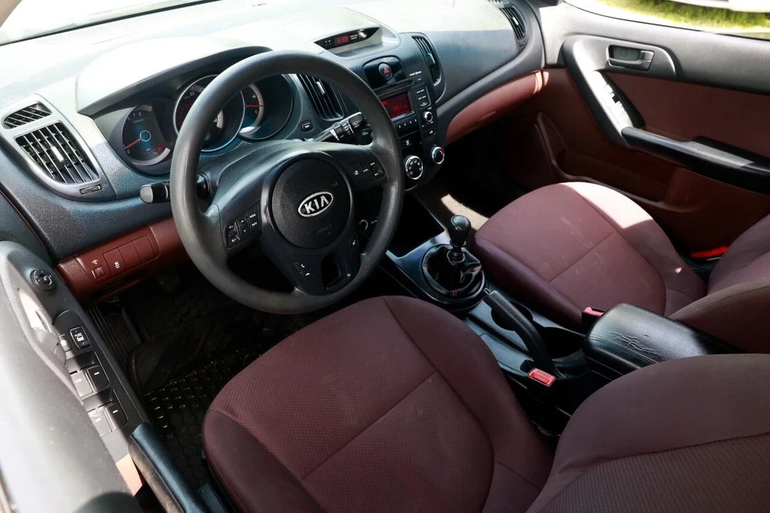 2010 Kia Forte - Image 4 of 21