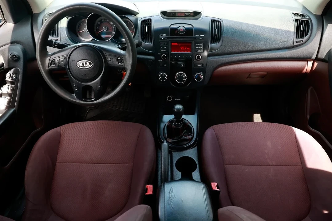 2010 Kia Forte - Image 2 of 21