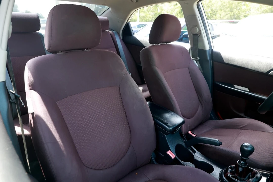 2010 Kia Forte - Image 16 of 21