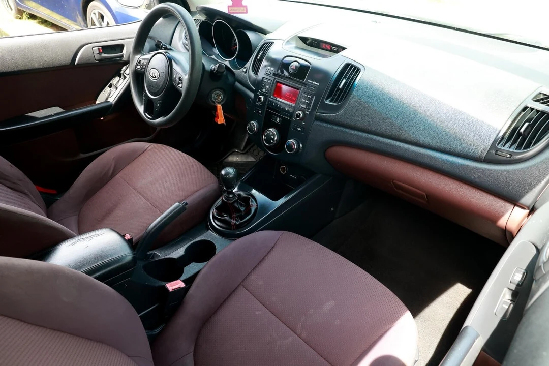 2010 Kia Forte - Image 18 of 21