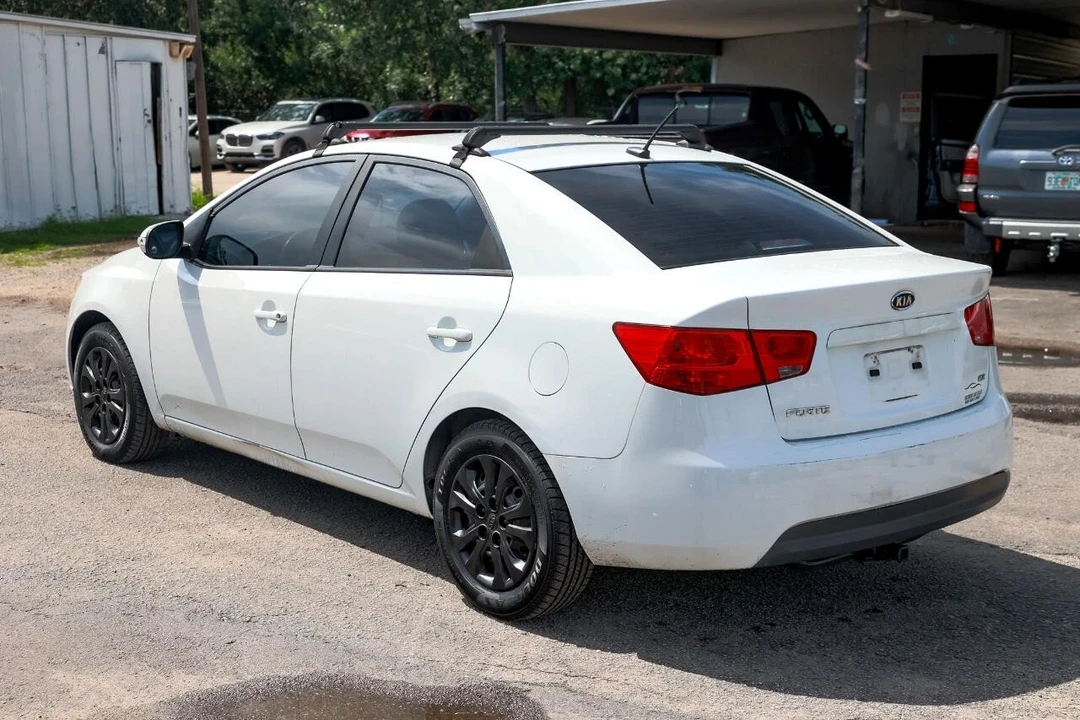 2010 Kia Forte - Image 5 of 21