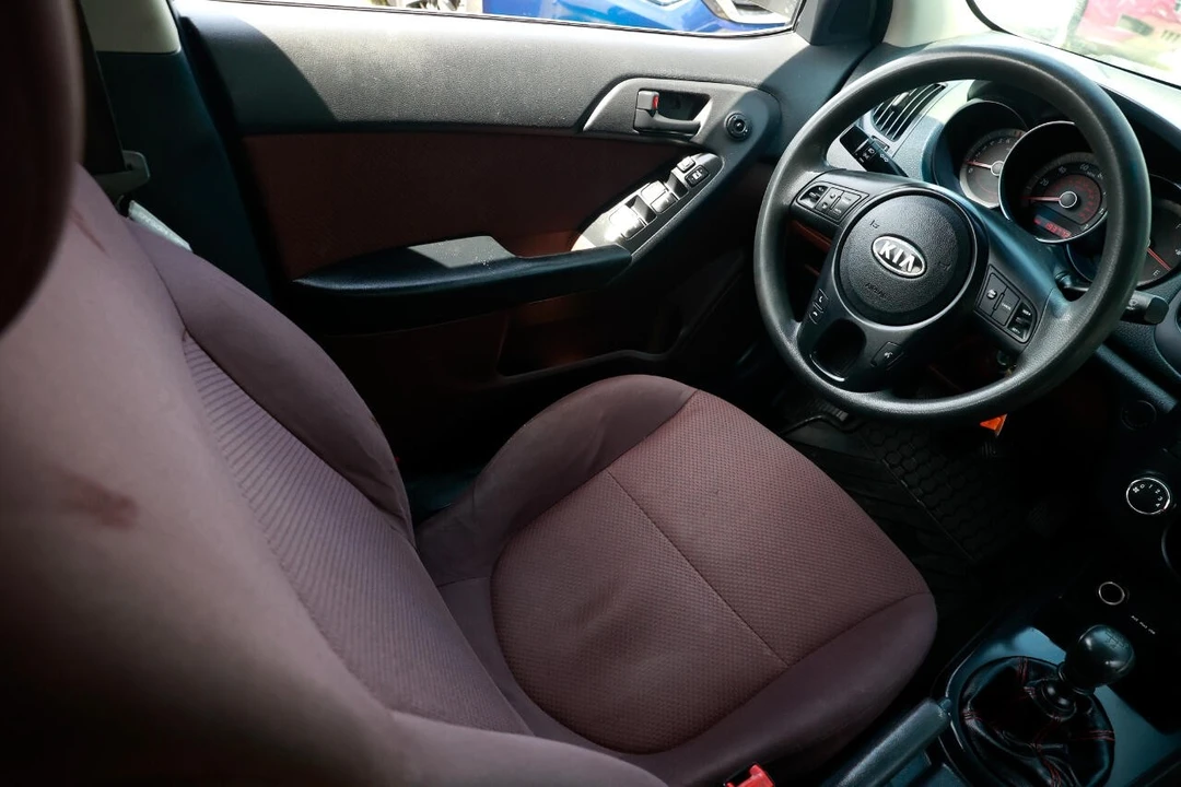 2010 Kia Forte - Image 19 of 21