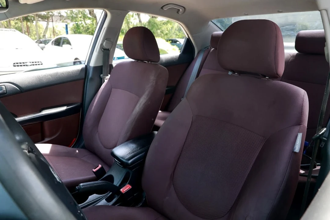 2010 Kia Forte - Image 6 of 21