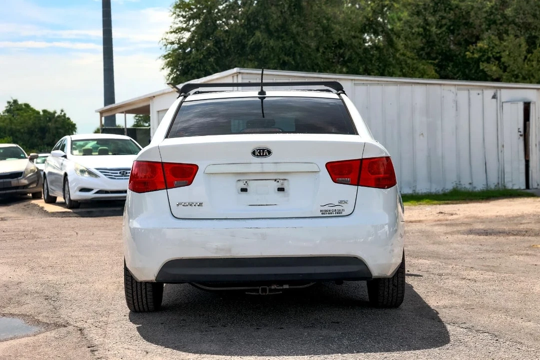 2010 Kia Forte - Image 7 of 21