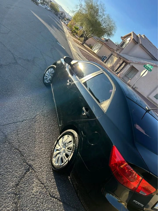 2010 Kia Forte - Image 6 of 12