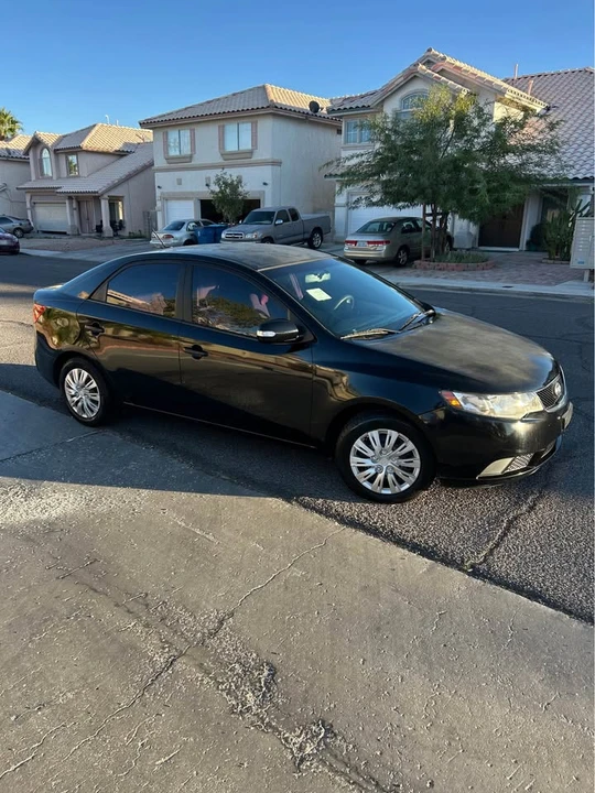 2010 Kia Forte - Image 3 of 12