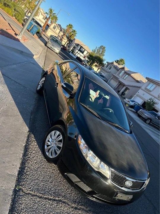 2010 Kia Forte - Image 2 of 12