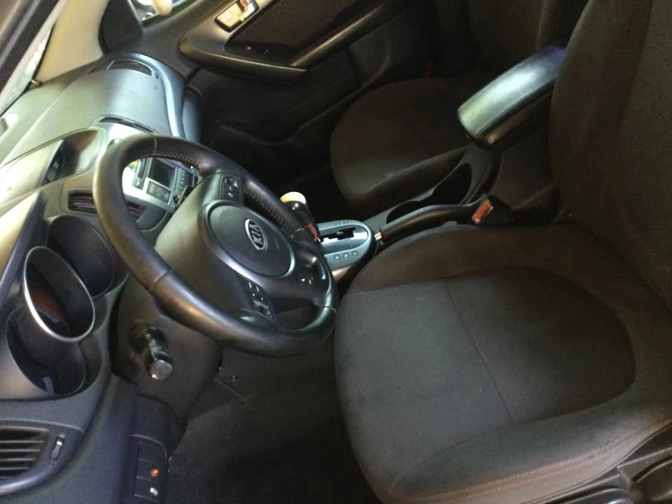 2010 Kia Forte - Image 11 of 12