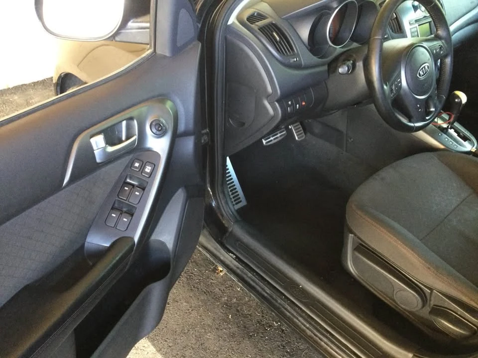 2010 Kia Forte - Image 7 of 12