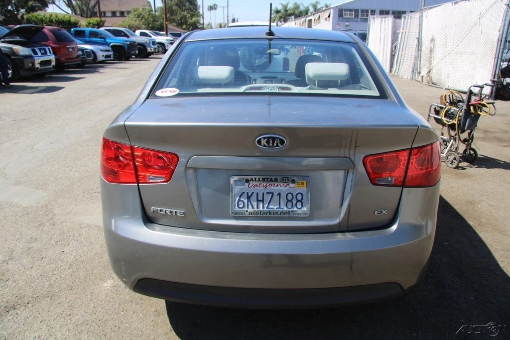 2010 Kia Forte - Image 6 of 21