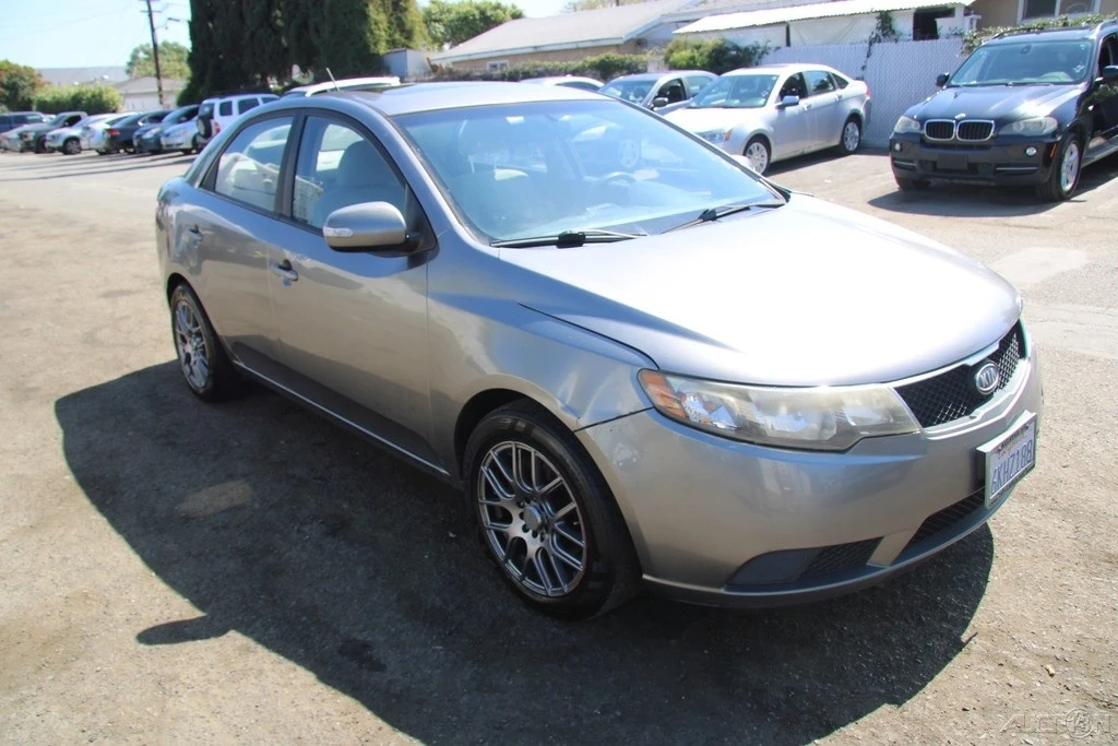 2010 Kia Forte - Image 9 of 21