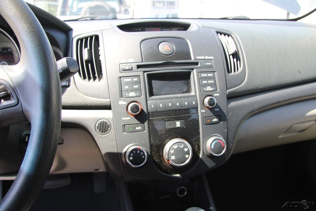 2010 Kia Forte - Image 19 of 21