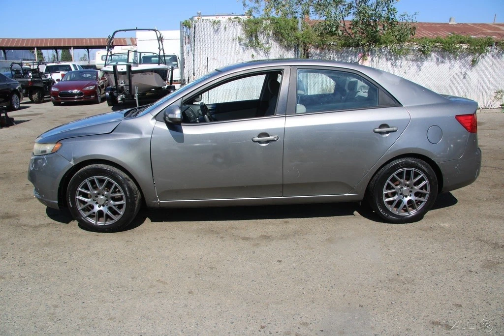 2010 Kia Forte - Image 3 of 21