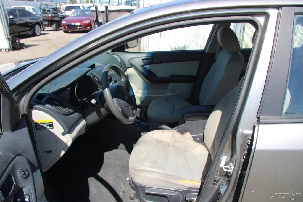 2010 Kia Forte - Image 14 of 21