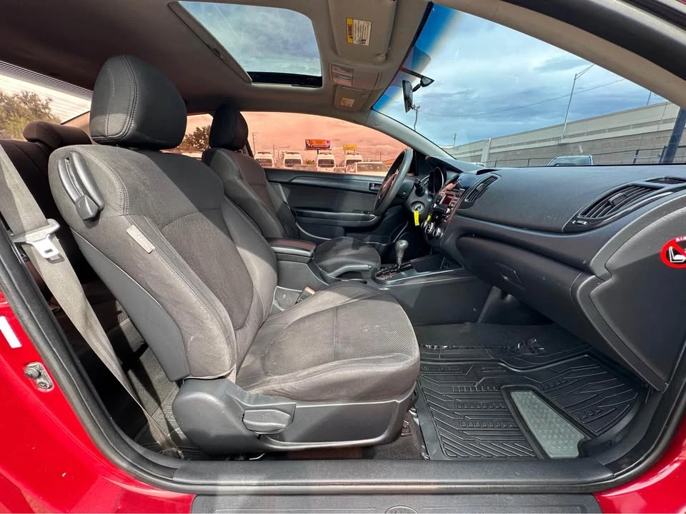 2010 Kia Forte - Image 11 of 14