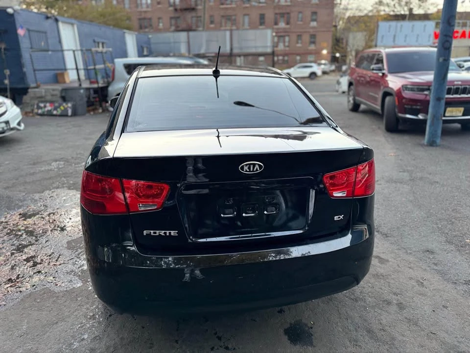 2010 Kia Forte - Image 6 of 12