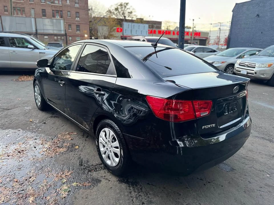 2010 Kia Forte - Image 5 of 12