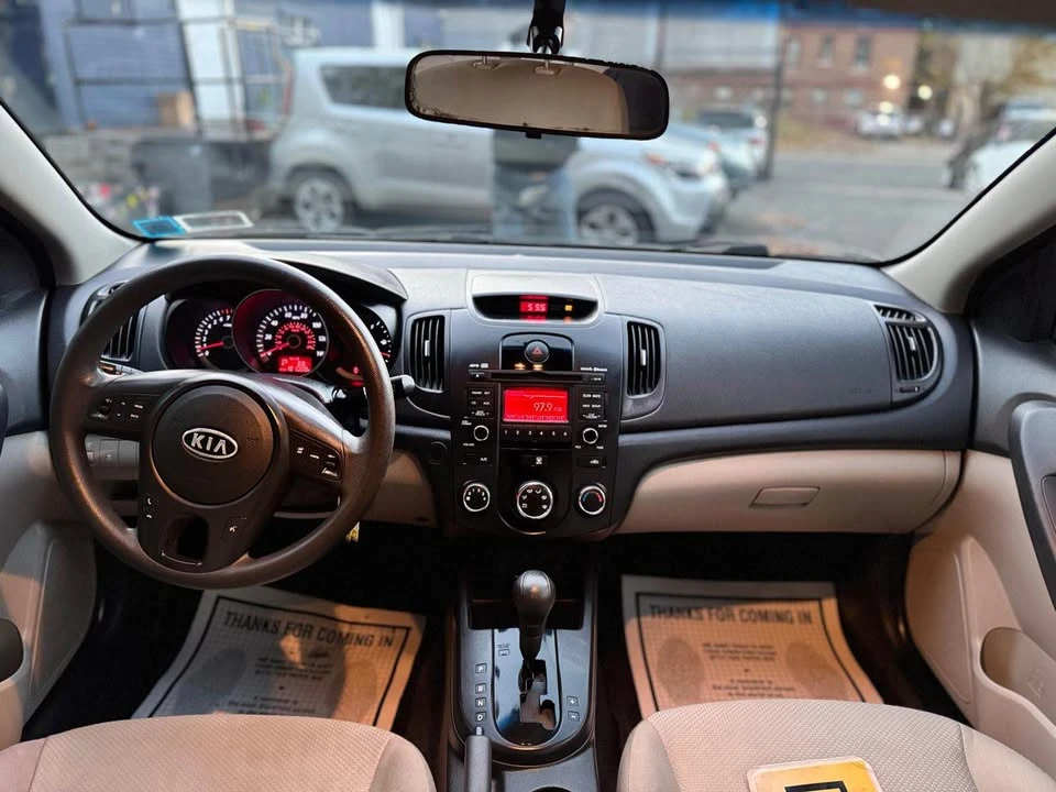 2010 Kia Forte - Image 10 of 12