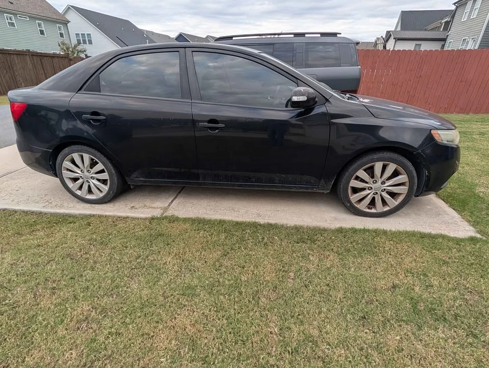 2010 Kia Forte - Image 2 of 8
