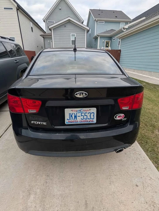 2010 Kia Forte - Image 3 of 8