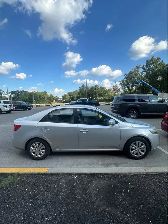 2010 Kia Forte - Image 7 of 10
