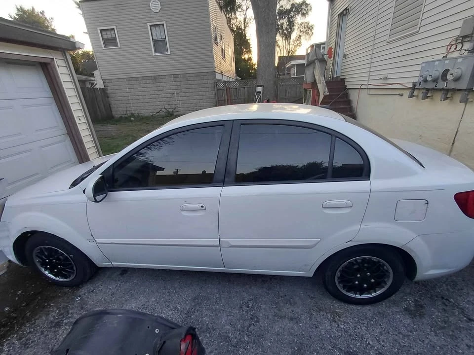 2010 Kia Rio - Image 2 of 3