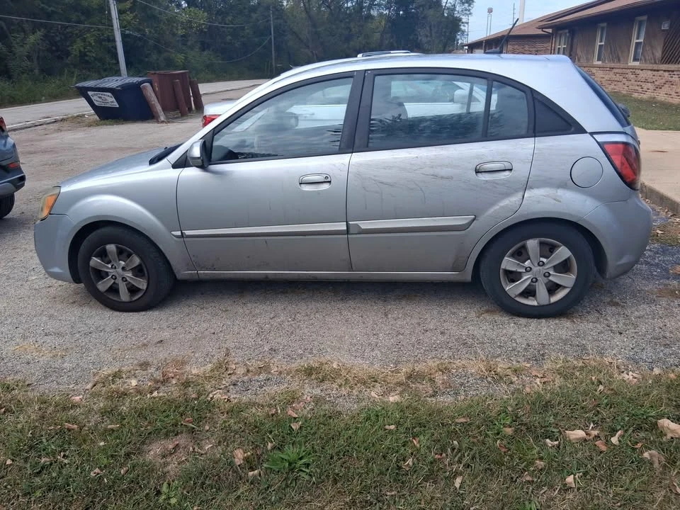 2010 Kia Rio - Image 3 of 4