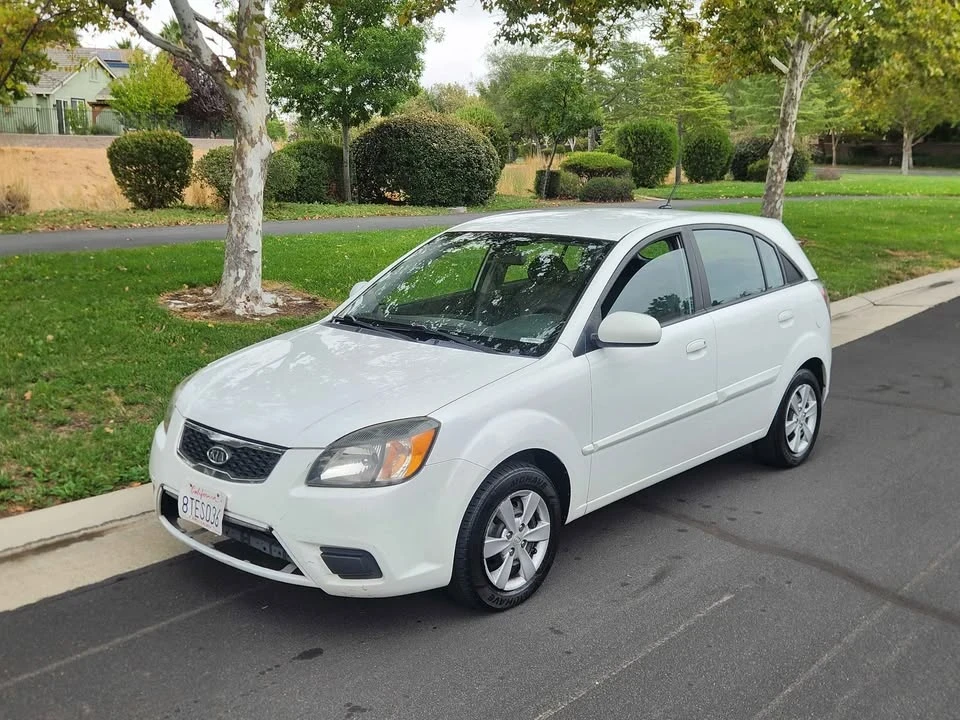 2010 Kia Rio - Image 2 of 8