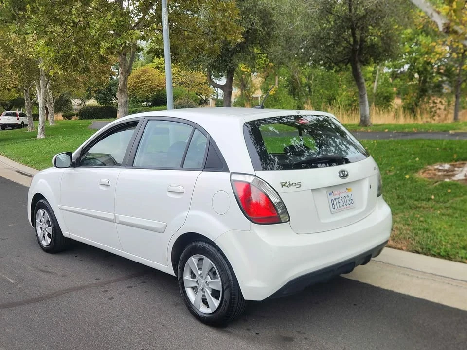 2010 Kia Rio - Image 5 of 8