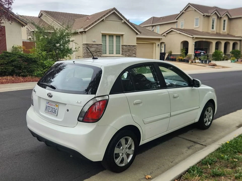 2010 Kia Rio - Image 4 of 8