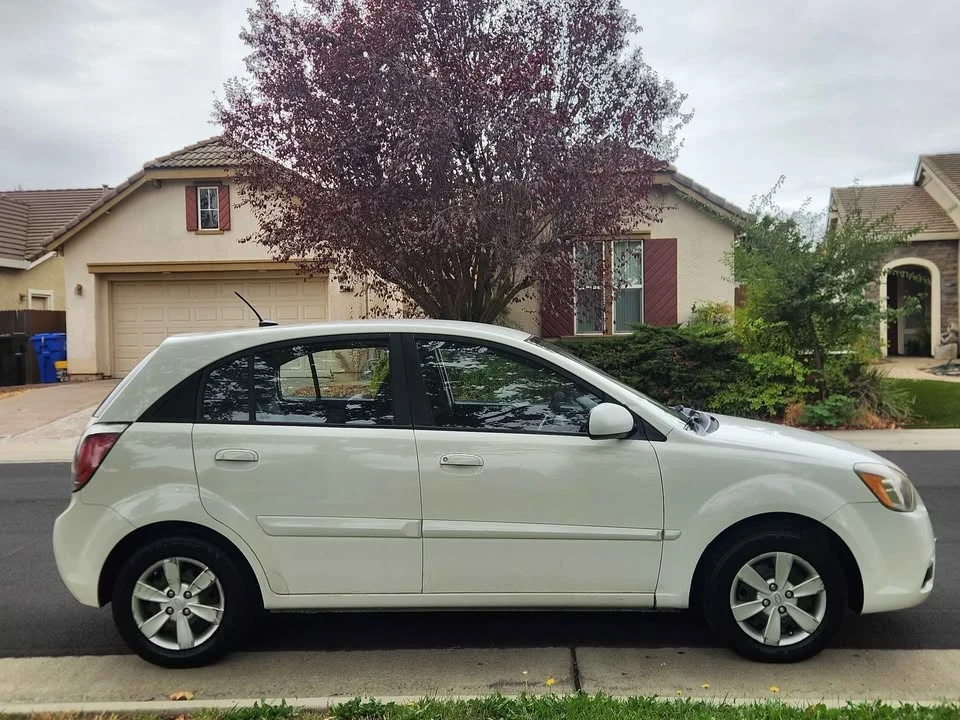 2010 Kia Rio - Image 3 of 8