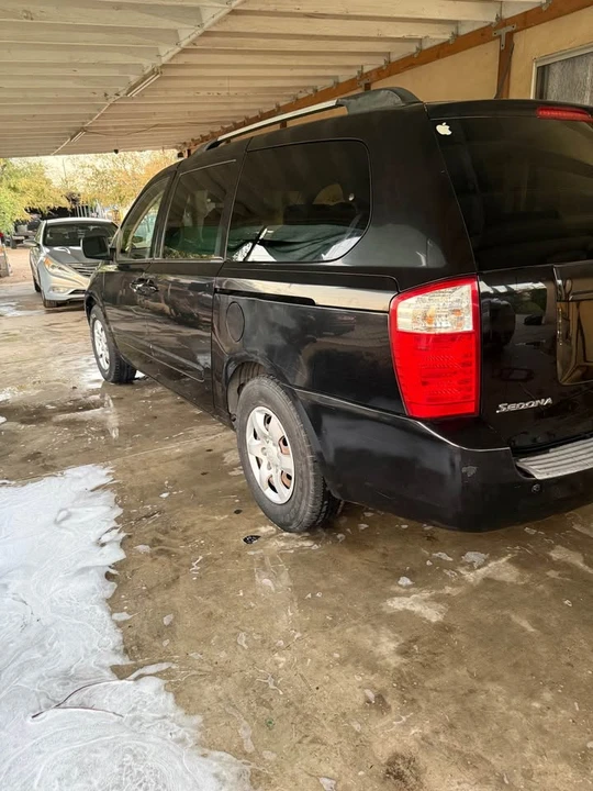 2010 Kia Carnival - Image 8 of 8