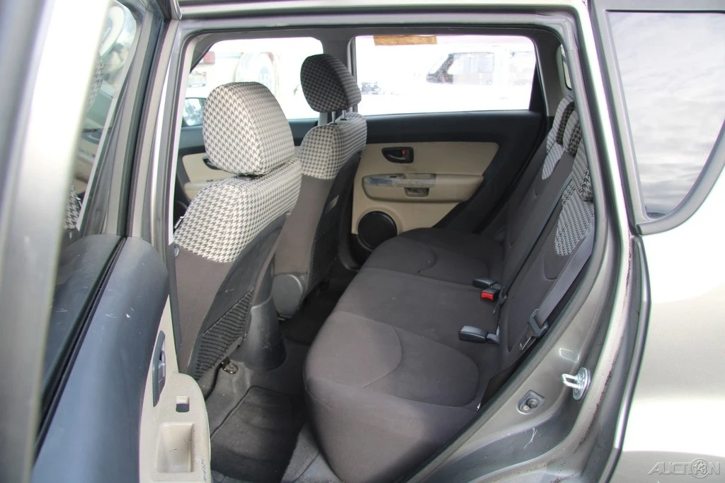 2010 Kia Soul - Image 17 of 21