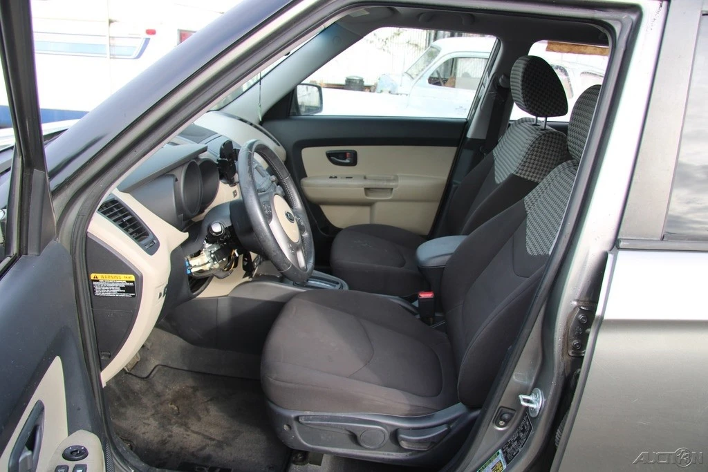 2010 Kia Soul - Image 12 of 21