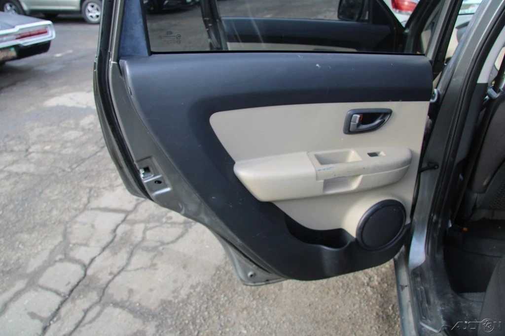 2010 Kia Soul - Image 16 of 21