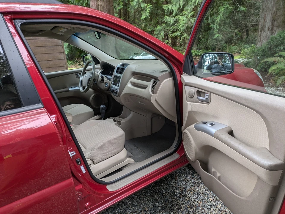 2010 Kia Sportage - Image 12 of 19