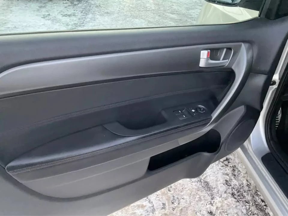 2010 Kia Forte - Image 9 of 15