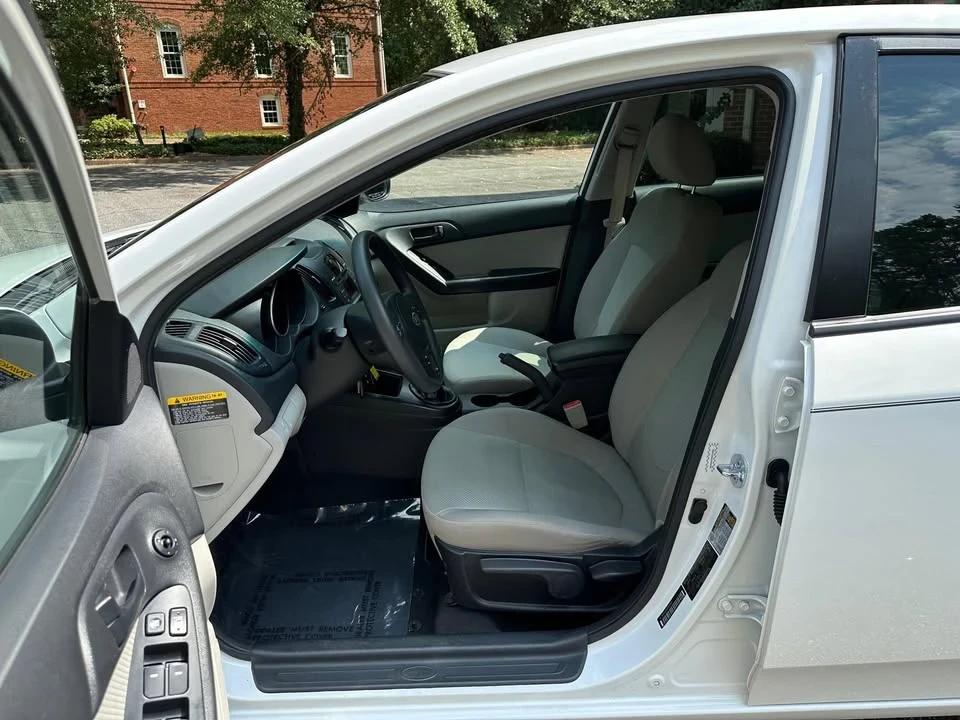 2010 Kia Forte - Image 14 of 20