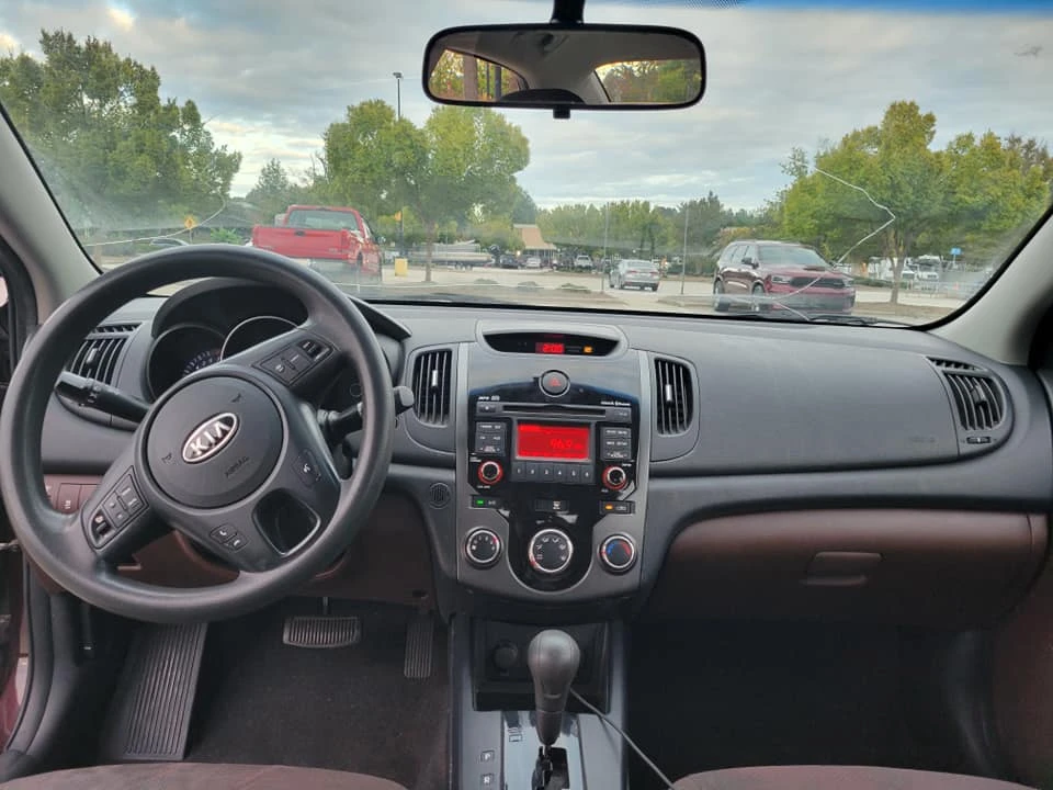 2010 Kia Forte - Image 7 of 12