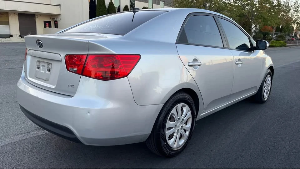 2010 Kia Forte - Image 5 of 10