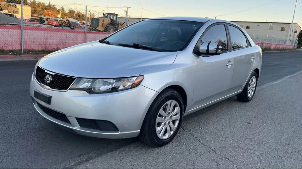 2010 Kia Forte - Image 2 of 10