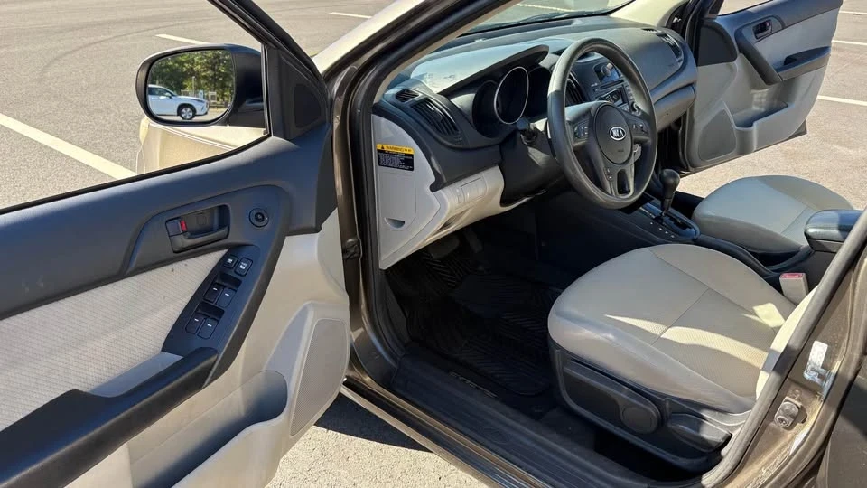 2010 Kia Forte - Image 3 of 10