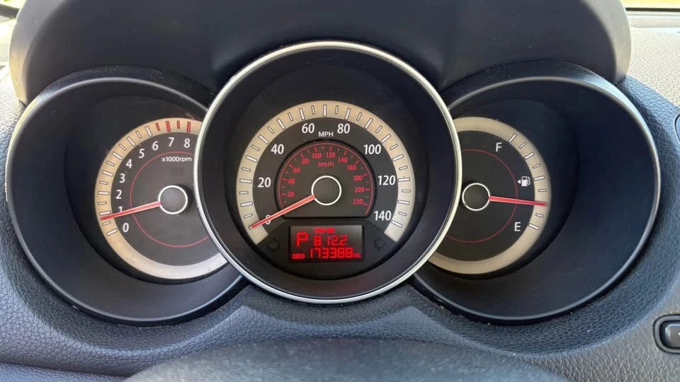 2010 Kia Forte - Image 5 of 10