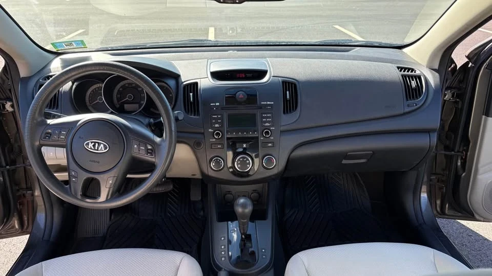 2010 Kia Forte - Image 4 of 10