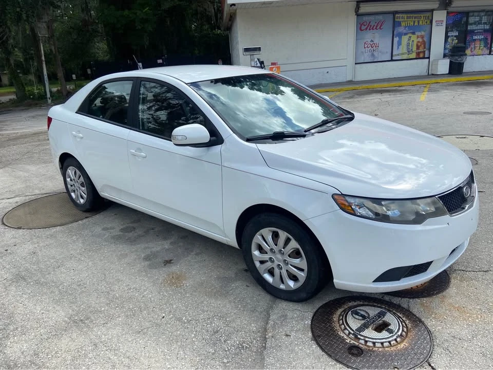 2010 Kia Forte - Image 2 of 9