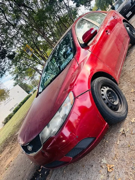 2010 Kia Forte - Image 2 of 9